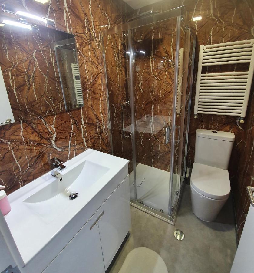 Bus Station Flat Apartment *
